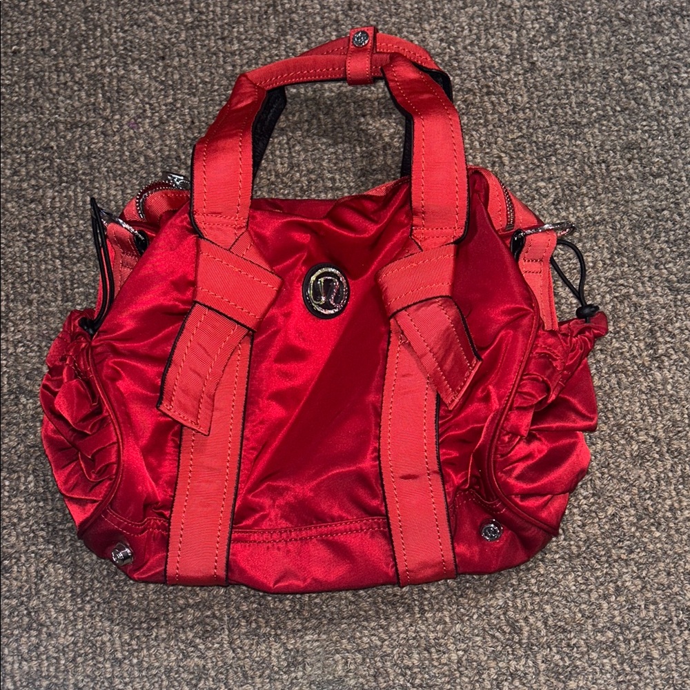 Lululemon mini tote bag with lots of pockets
